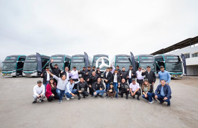 CIVA incorpora 10 nuevos buses Mercedes-Benz O500 RSD 2448 entregados por Divemotor