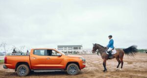 Challenge Accepted: ‘Caballo vs. Carro’, el duelo que desató la adrenalina en el Club Hípico Peruano en su 89° Aniversario