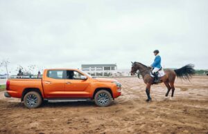 Challenge Accepted: ‘Caballo vs. Carro’, el duelo que desató la adrenalina en el Club Hípico Peruano en su 89° Aniversario