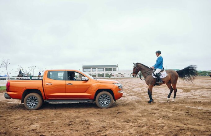 Challenge Accepted: ‘Caballo vs. Carro’, el duelo que desató la adrenalina en el Club Hípico Peruano en su 89° Aniversario