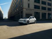 Toyota y Superman se unen en la pantalla grande: el nuevo Toyota bZ debuta en el cine como el auto oficial de Lois Lane