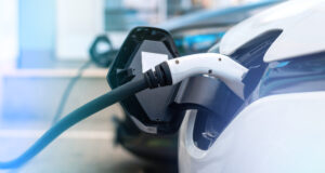 Venta de vehículos electrificados creció 37% en el primer semestre