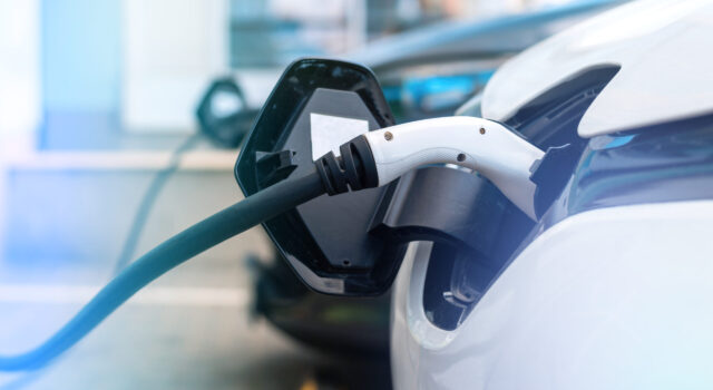 Venta de vehículos electrificados creció 37% en el primer semestre