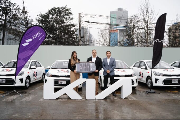 Kia impulsa su liderazgo corporativo con la entrega de flota del , el auto más vendido del Perú