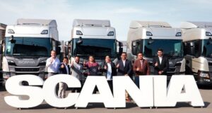 Scania potencia el transporte logístico con la entrega de camiones Súper a Rosymar Perú