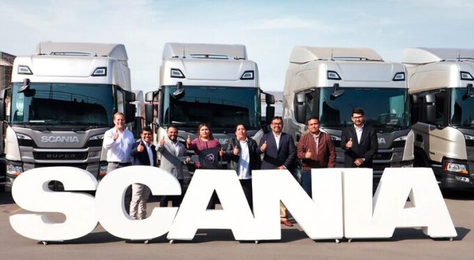 Scania potencia el transporte logístico con la entrega de camiones Súper a Rosymar Perú
