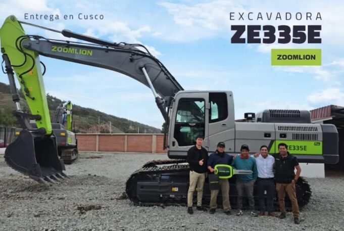 Zoomlion entrega en Cusco la excavadora ZE335E