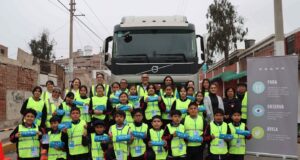 Volvo Group Peru promueve la seguridad vial infantil con el programa global “Para, Observa y Avisa”