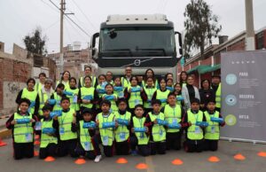 Volvo Group Peru promueve la seguridad vial infantil con el programa global “Para, Observa y Avisa”