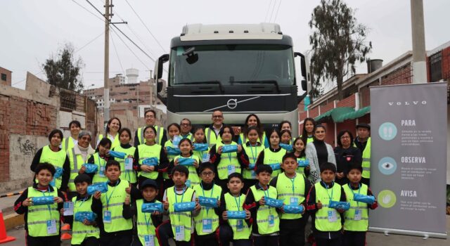 Volvo Group Peru promueve la seguridad vial infantil con el programa global “Para, Observa y Avisa”