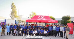 Bomberos de Arequipa reciben entrenamiento especializado de Toyota para intervenir autos electrificados