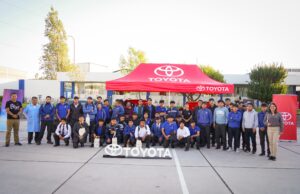 Bomberos de Arequipa reciben entrenamiento especializado de Toyota para intervenir autos electrificados