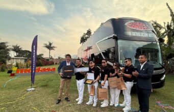 VIDEO: MODASA y Orquesta Candela de gira por todo el Perú en el moderno ZEUS