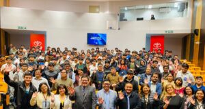 Toyota continúa su recorrido por las universidades del país impulsando la movilidad sostenible