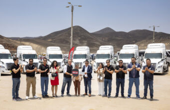 Divemotor entrega 12 tractos Freightliner New Cascadia a Transporte Nasca Rojim para potenciar sus operaciones nacionales