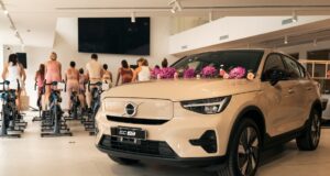 Volvo promueve la conexión y el bienestar en el Mes Rosa