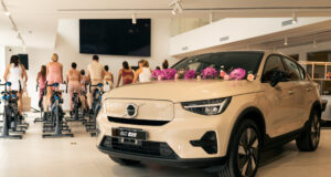 Volvo promueve la conexión y el bienestar en el Mes Rosa
