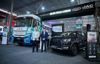 JAC Motors presentó su portafolio integral de autos y camiones en Perú Cargo Week, en línea con su estrategia de expansión One JAC en el país