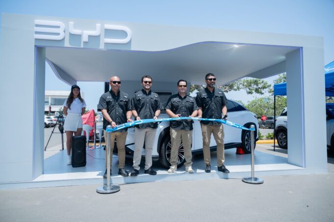 BYD, la marca líder mundial en vehículos de nuevas energías, apuesta por el verano peruano en el Boulevard de Asia