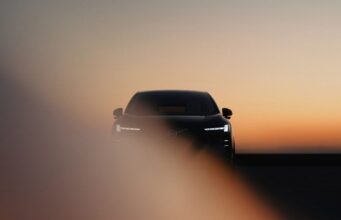 El nuevo Volvo EX60: hasta 810 km de autonomía líder en su clase y una carga tan rápida como una parada para combustible y café