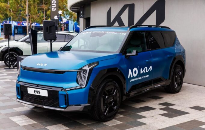 Kia celebra 25 años de alianza con el Australian Open con la campaña global “Move Different”