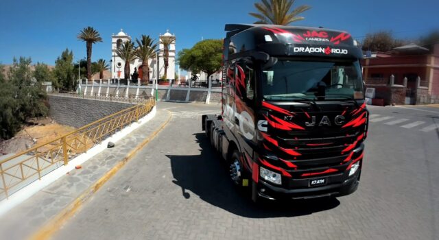 Remolcador JAC K7 ATM con motor Cummins ISG 490 HP