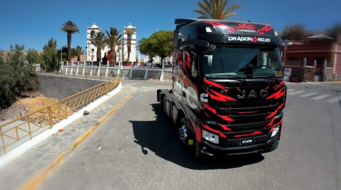 Remolcador JAC K7 ATM con motor Cummins ISG 490 HP