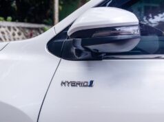 ¿Cómo funciona y cuáles son los beneficios de un vehículo híbrido convencional (HEV)?