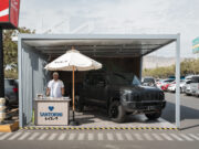 Kia Perú apuesta por el co-branding con Santorini para impulsar experiencias de marca