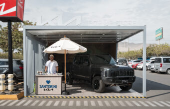 Kia Perú apuesta por el co-branding con Santorini para impulsar experiencias de marca