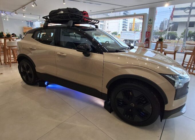 Volvo presenta en el Perú el nuevo EX30 Cross Country: la aventura también es eléctrica