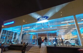 Ford Perú fortalece su red de concesionarios con sede renovada de Auto Summit en La Molina