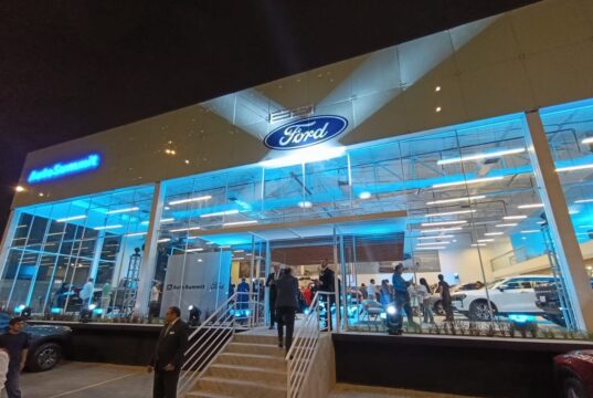 Ford Perú fortalece su red de concesionarios con sede renovada de Auto Summit en La Molina