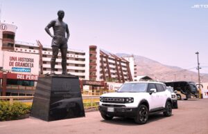 Jetour entrega 12 camionetas a Club Universitario de Deportes y refuerza su alianza como sponsor