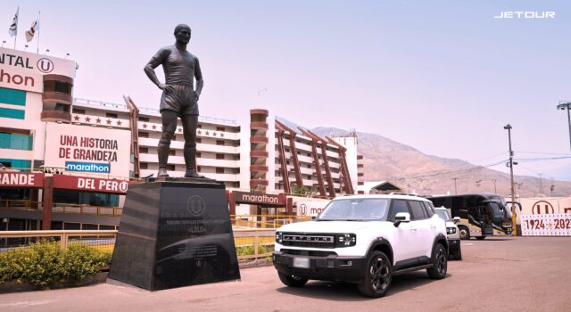 Jetour entrega 12 camionetas a Club Universitario de Deportes y refuerza su alianza como sponsor
