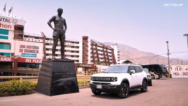 Jetour entrega 12 camionetas a Club Universitario de Deportes y refuerza su alianza como sponsor