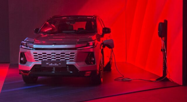Nueva RAV4: Incluyendo por primera vez una versión híbrida enchufable (PHEV) en el país.