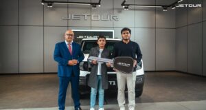 Jetour Perú culmina su campaña de aniversario con la entrega oficial de una T1 al ganador de la celebración