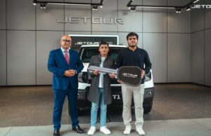 Jetour Perú culmina su campaña de aniversario con la entrega oficial de una T1 al ganador de la celebración
