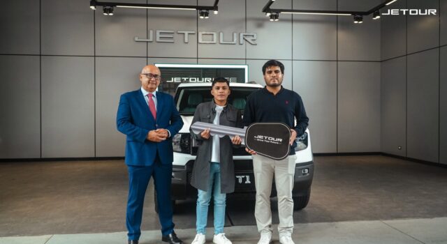 Jetour Perú culmina su campaña de aniversario con la entrega oficial de una T1 al ganador de la celebración