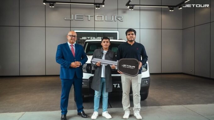 Jetour Perú culmina su campaña de aniversario con la entrega oficial de una T1 al ganador de la celebración