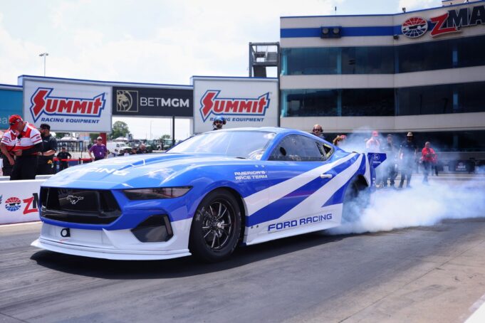 Ford Mustang ® Cobra Jet 2200 es el récord mundial de cuarto de milla para eléctricos