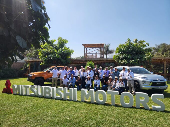 Mitsubishi pone a prueba su portafolio mediante una experiencia de manejo con clientes de renting