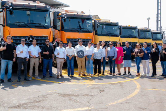 RENTANOR fortalece su capacidad operativa con la incorporación de 20 camiones Mercedes-Benz Arocs entregados por Divemotor