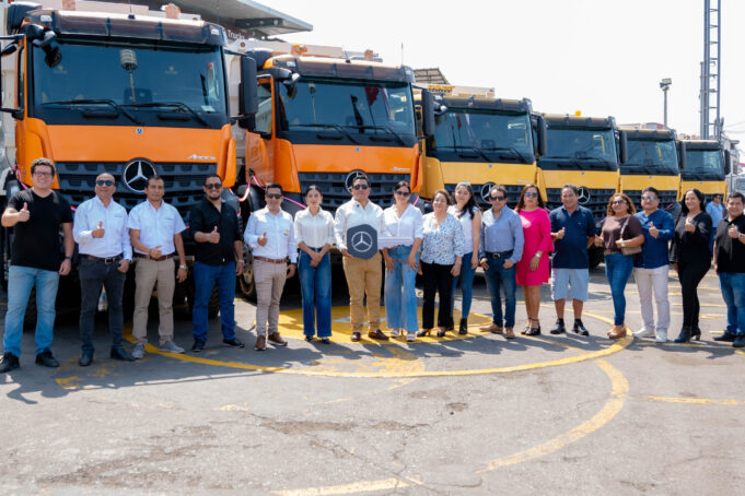 RENTANOR fortalece su capacidad operativa con la incorporación de 20 camiones Mercedes-Benz Arocs entregados por Divemotor