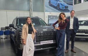 Hyundai renueva alianza con Anna Carina y realiza la entrega de la PALISADE Hybrid a Anna Carina