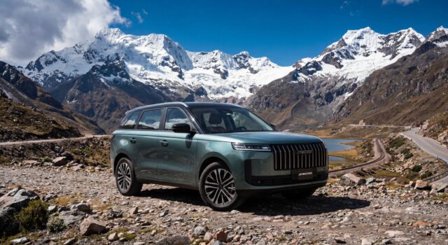 ¿Qué buscan hoy los papás en un auto? Cinco tecnologías que se han vuelto imprescindibles para conducir en familia