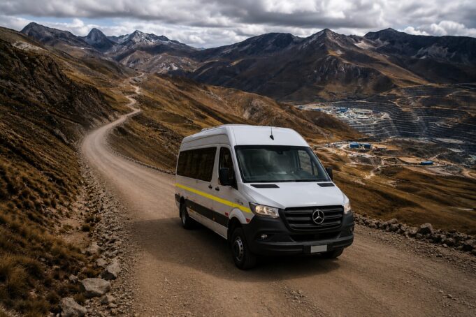 Movilidad que protege vidas: el reto del transporte de personal en las rutas más exigentes de la minería