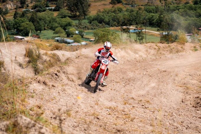 Motocross: Renzo Cecchi gana dos campeonatos en Chota
