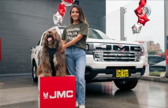 JMC fortalece su compromiso social y entrega una Grand Vigus a su embajadora de marca Tifa Grados para impulsar el rescate animal